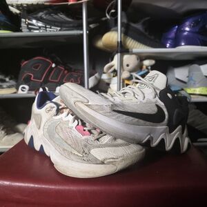 🔥 Nike Giannis White Black and Pink Men's Athletic Sneakers Size 9.5